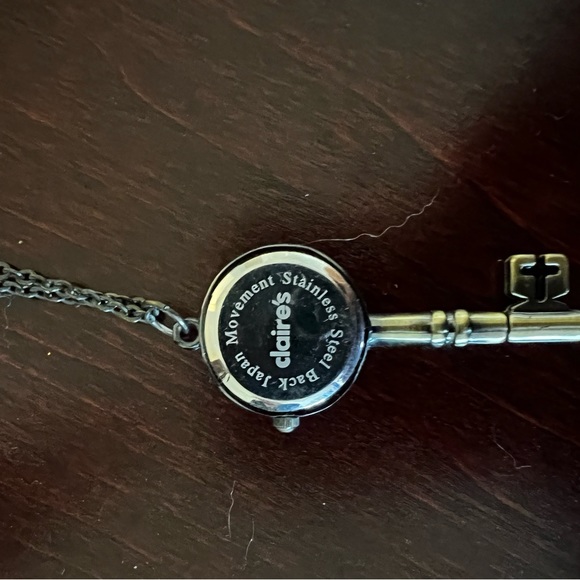 Claire’s Long Necklace with Key-Shapes Clock - Picture 2 of 3